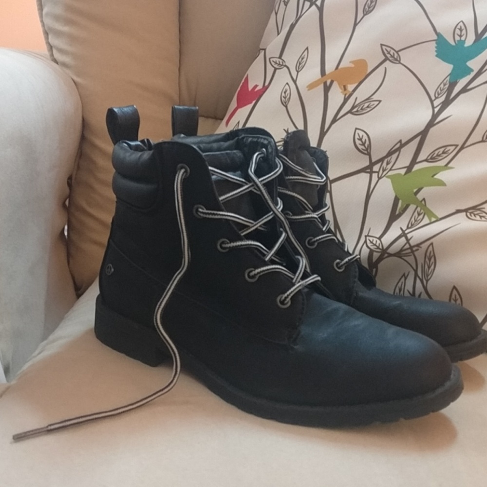 Faux vegan leather black carpenter boots size 8